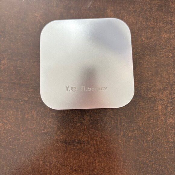 r.e.m. Beauty Bronzer in color Out of office - Picture 3 of 3